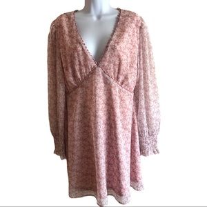 Love Riche Blush Floral Long Sleeved Dress Size L